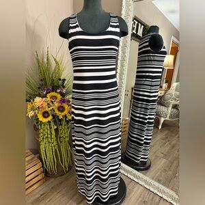 Jessica Howard • Striped Sleeveless Sheath Maxi Dress
